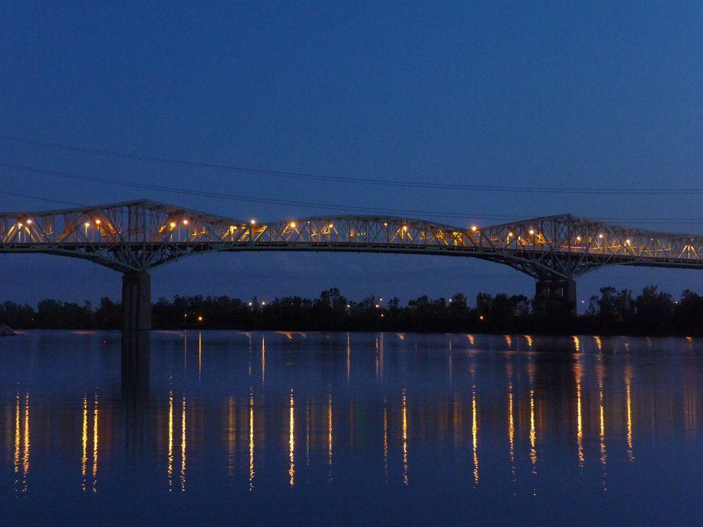 Du Fleuve Motel Brossard