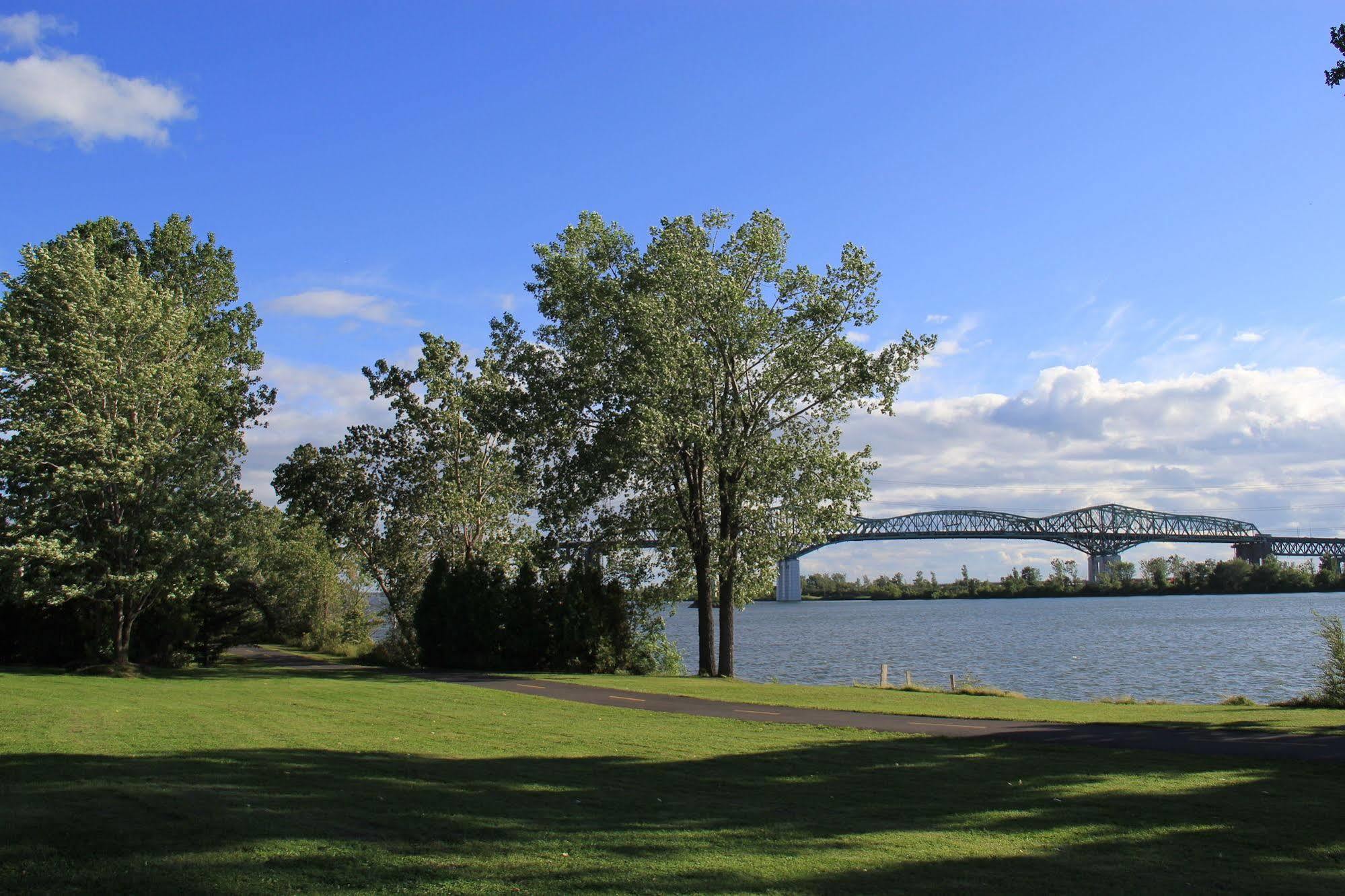 Motel Du Fleuve Brossard